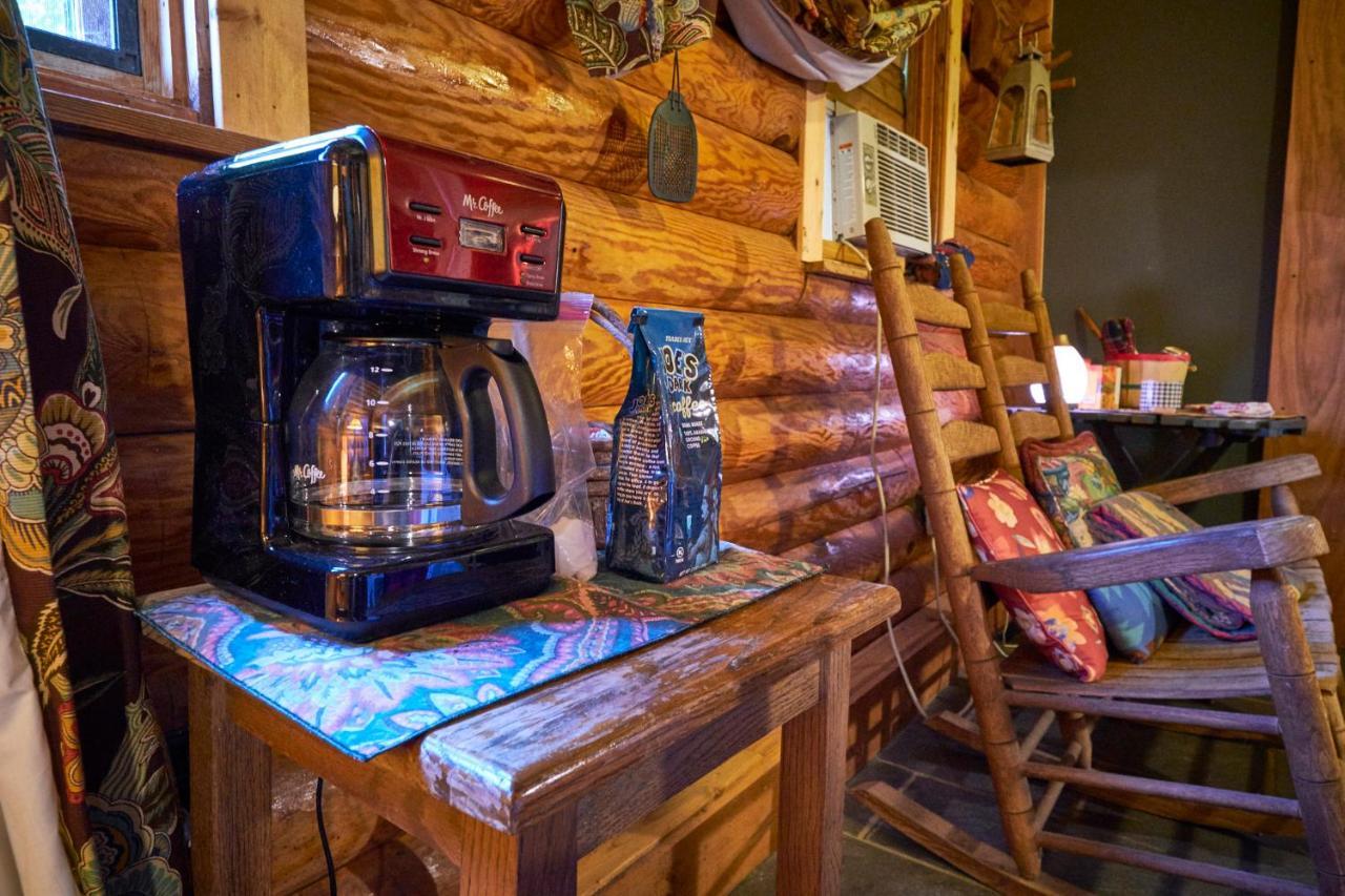 Creekwalk Inn Bed And Breakfast With Cabins Cosby Extérieur photo
