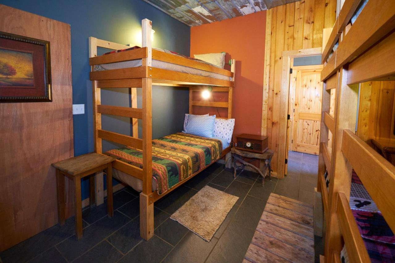 Creekwalk Inn Bed And Breakfast With Cabins Cosby Extérieur photo