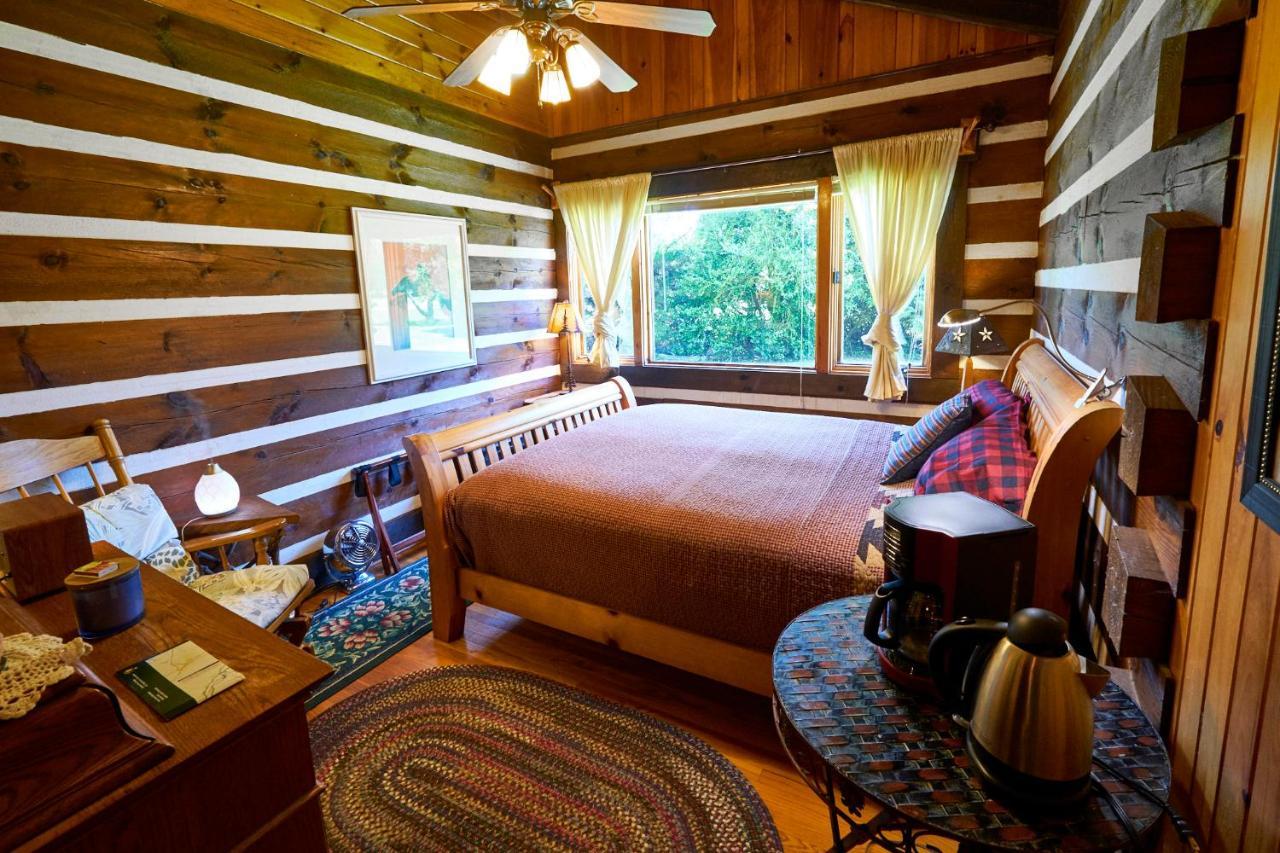Creekwalk Inn Bed And Breakfast With Cabins Cosby Extérieur photo