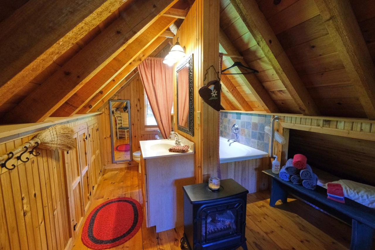 Creekwalk Inn Bed And Breakfast With Cabins Cosby Extérieur photo