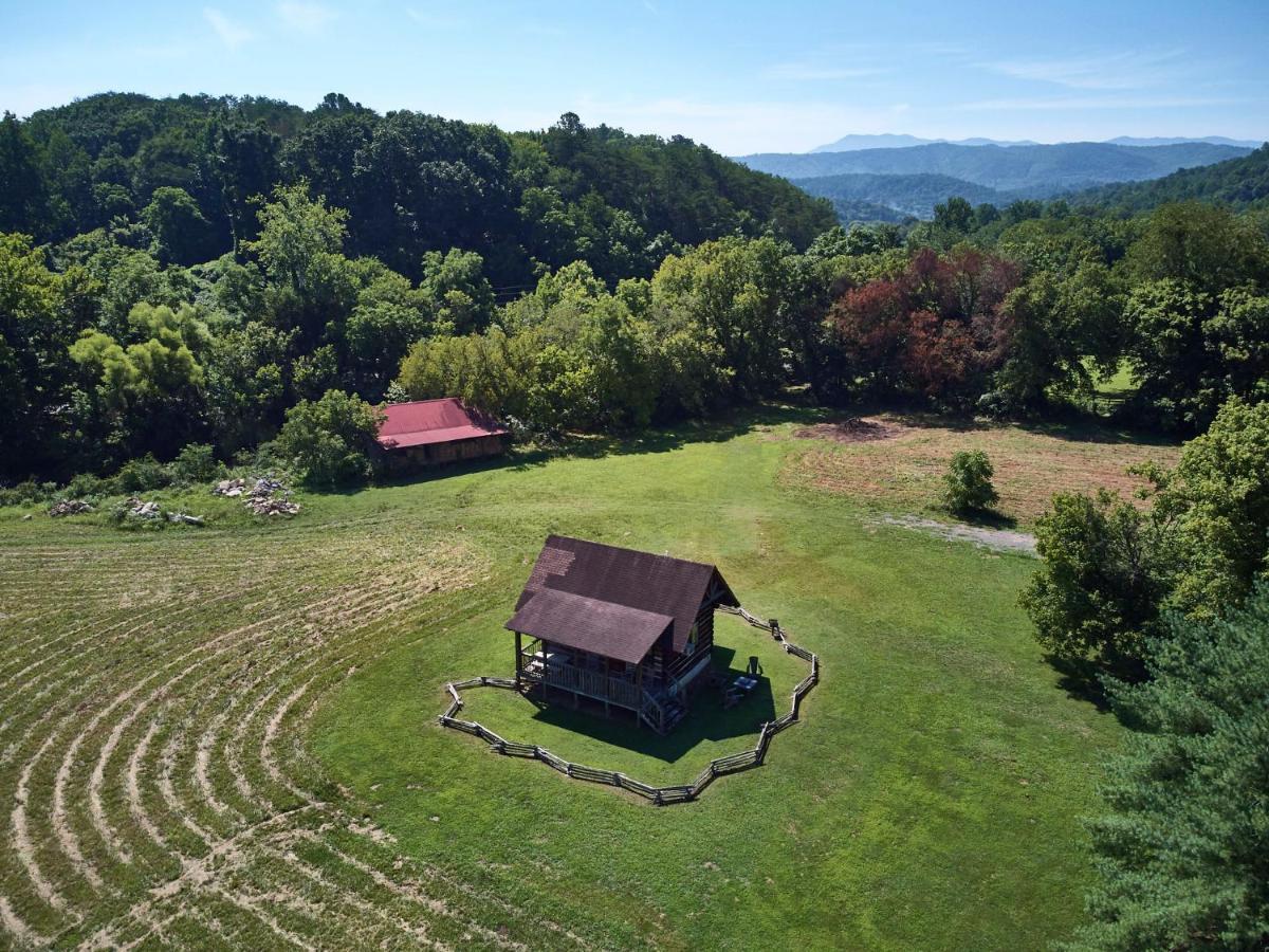 Creekwalk Inn Bed And Breakfast With Cabins Cosby Extérieur photo