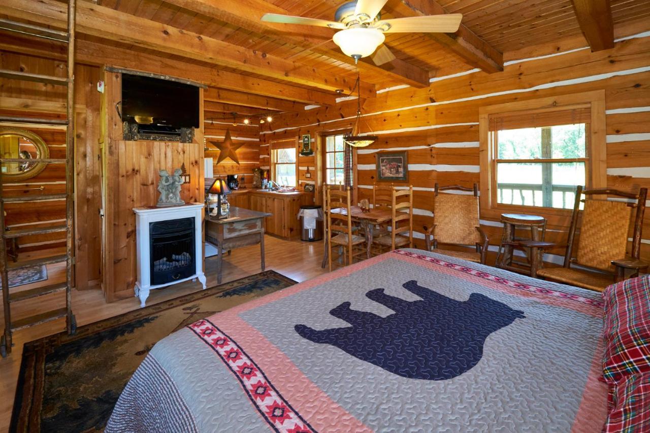 Creekwalk Inn Bed And Breakfast With Cabins Cosby Extérieur photo