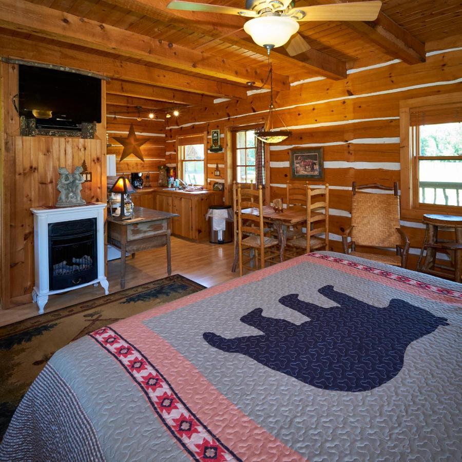 Creekwalk Inn Bed And Breakfast With Cabins Cosby Extérieur photo