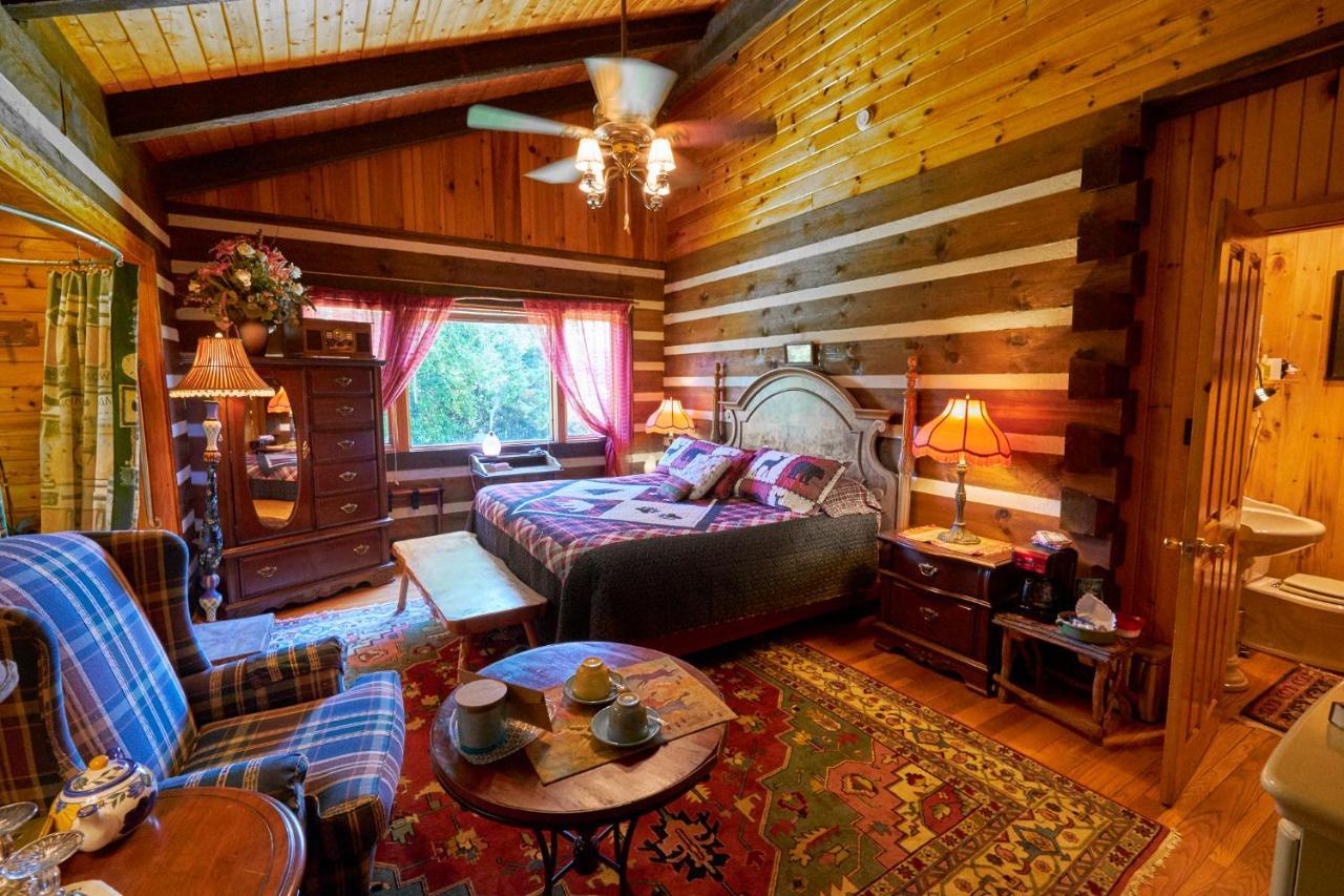 Creekwalk Inn Bed And Breakfast With Cabins Cosby Extérieur photo