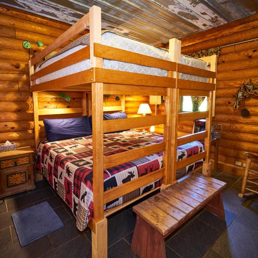 Creekwalk Inn Bed And Breakfast With Cabins Cosby Extérieur photo