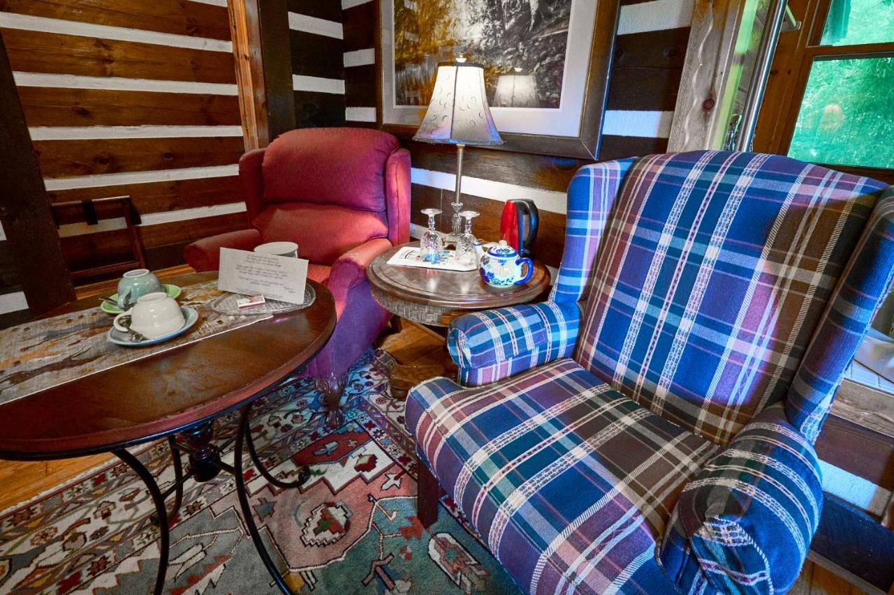 Creekwalk Inn Bed And Breakfast With Cabins Cosby Extérieur photo