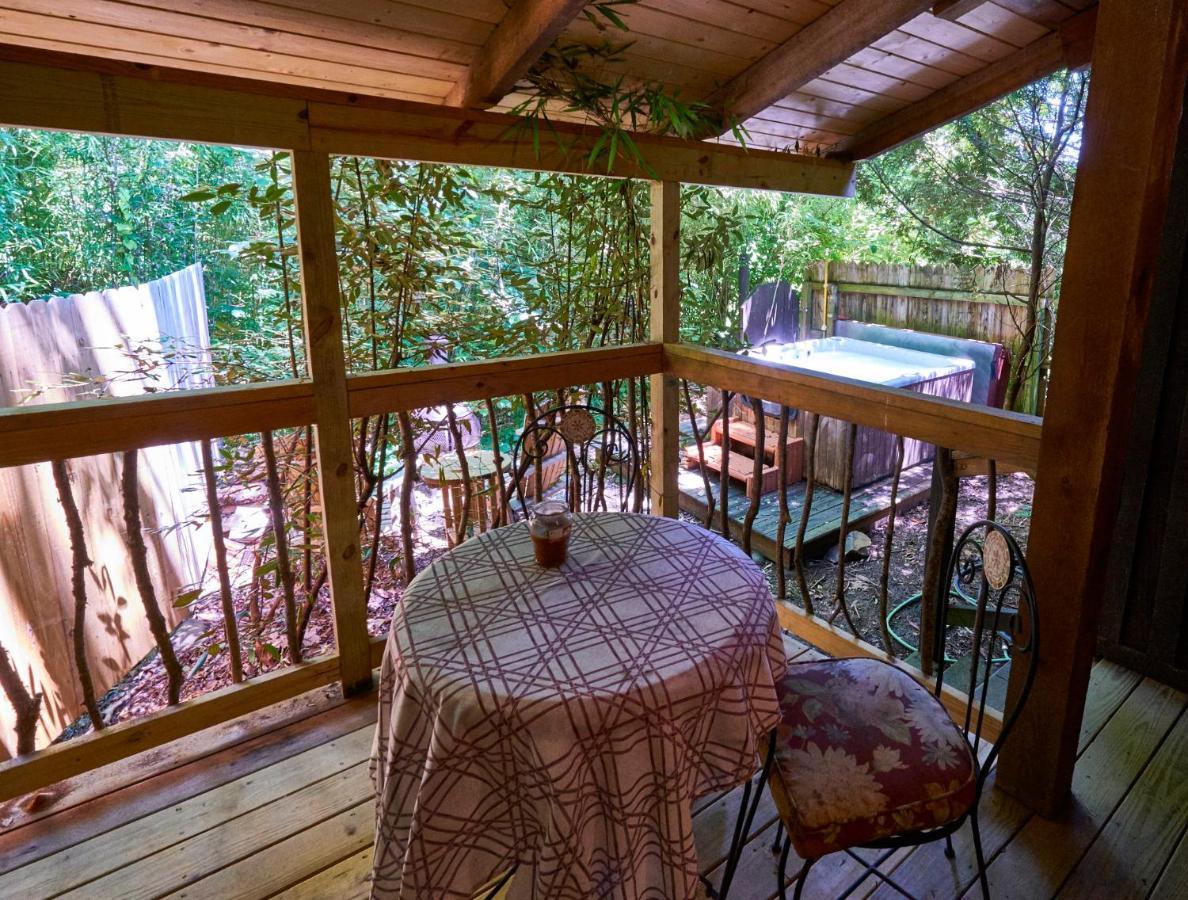 Creekwalk Inn Bed And Breakfast With Cabins Cosby Extérieur photo