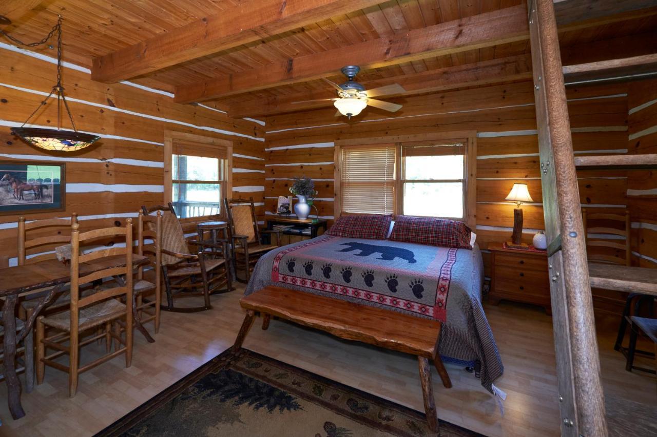 Creekwalk Inn Bed And Breakfast With Cabins Cosby Extérieur photo
