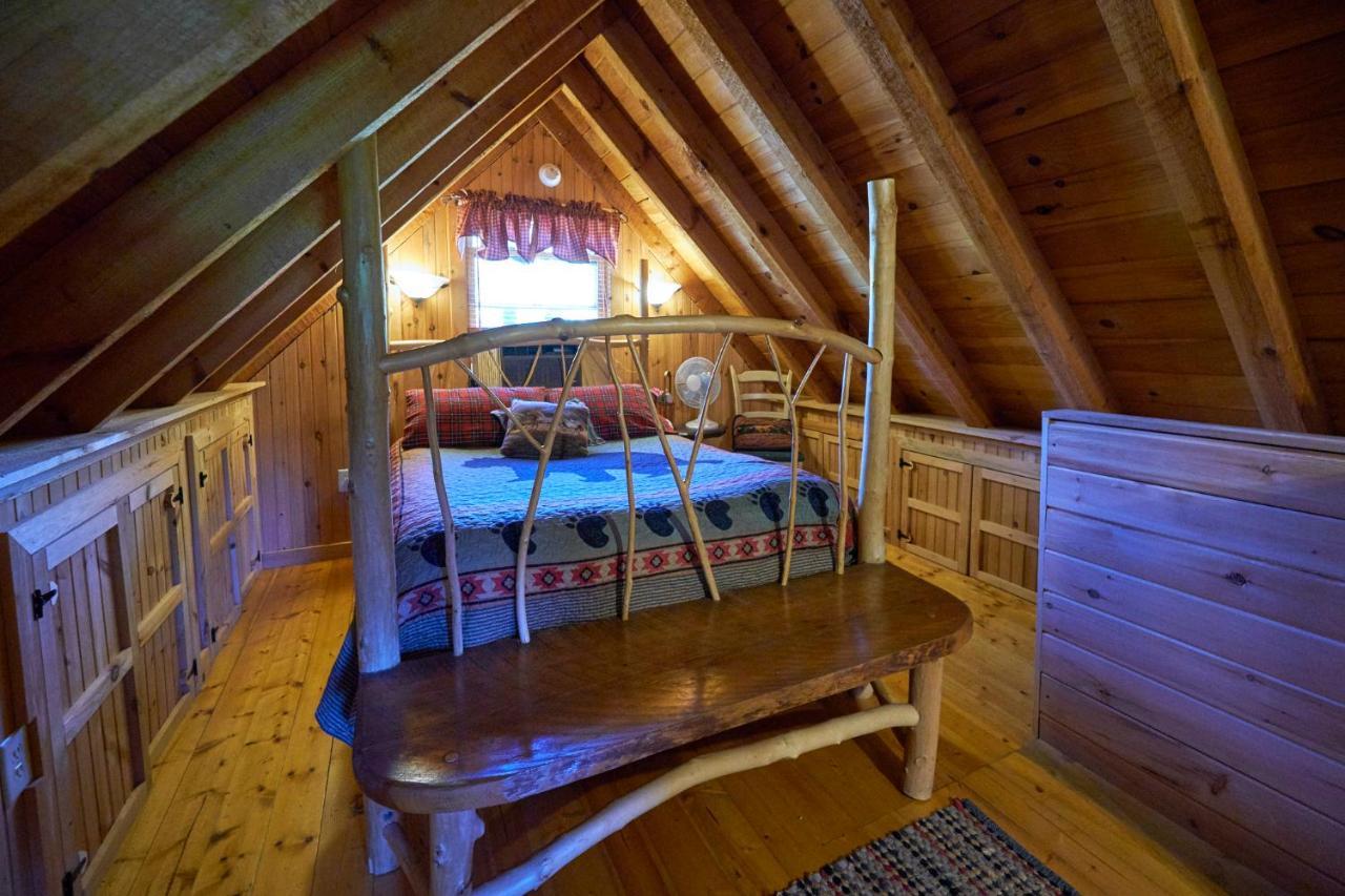 Creekwalk Inn Bed And Breakfast With Cabins Cosby Extérieur photo