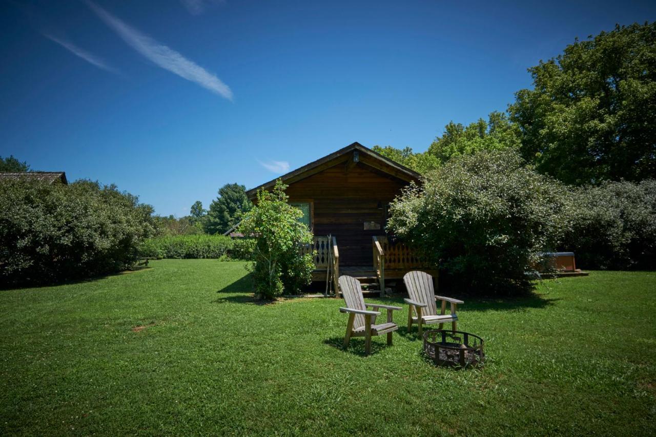 Creekwalk Inn Bed And Breakfast With Cabins Cosby Extérieur photo