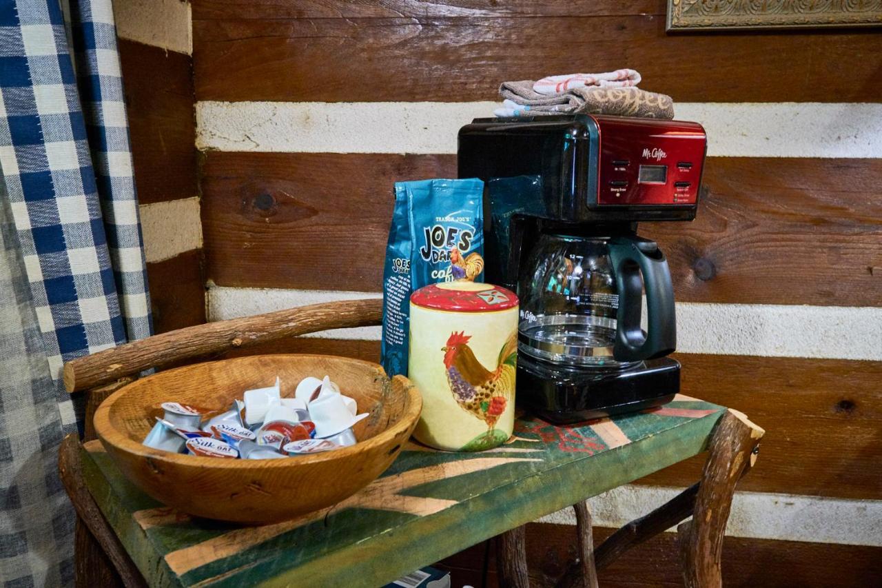 Creekwalk Inn Bed And Breakfast With Cabins Cosby Extérieur photo