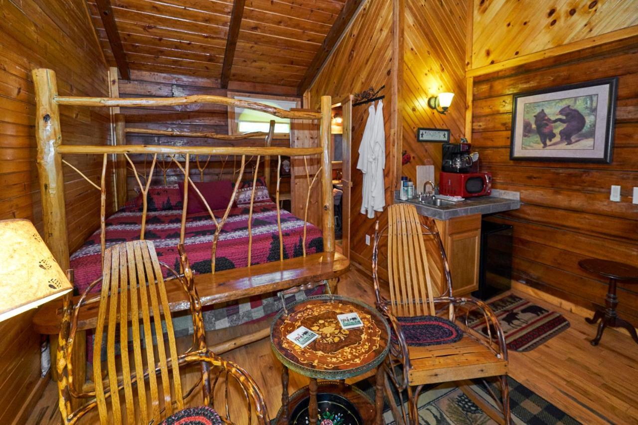 Creekwalk Inn Bed And Breakfast With Cabins Cosby Extérieur photo