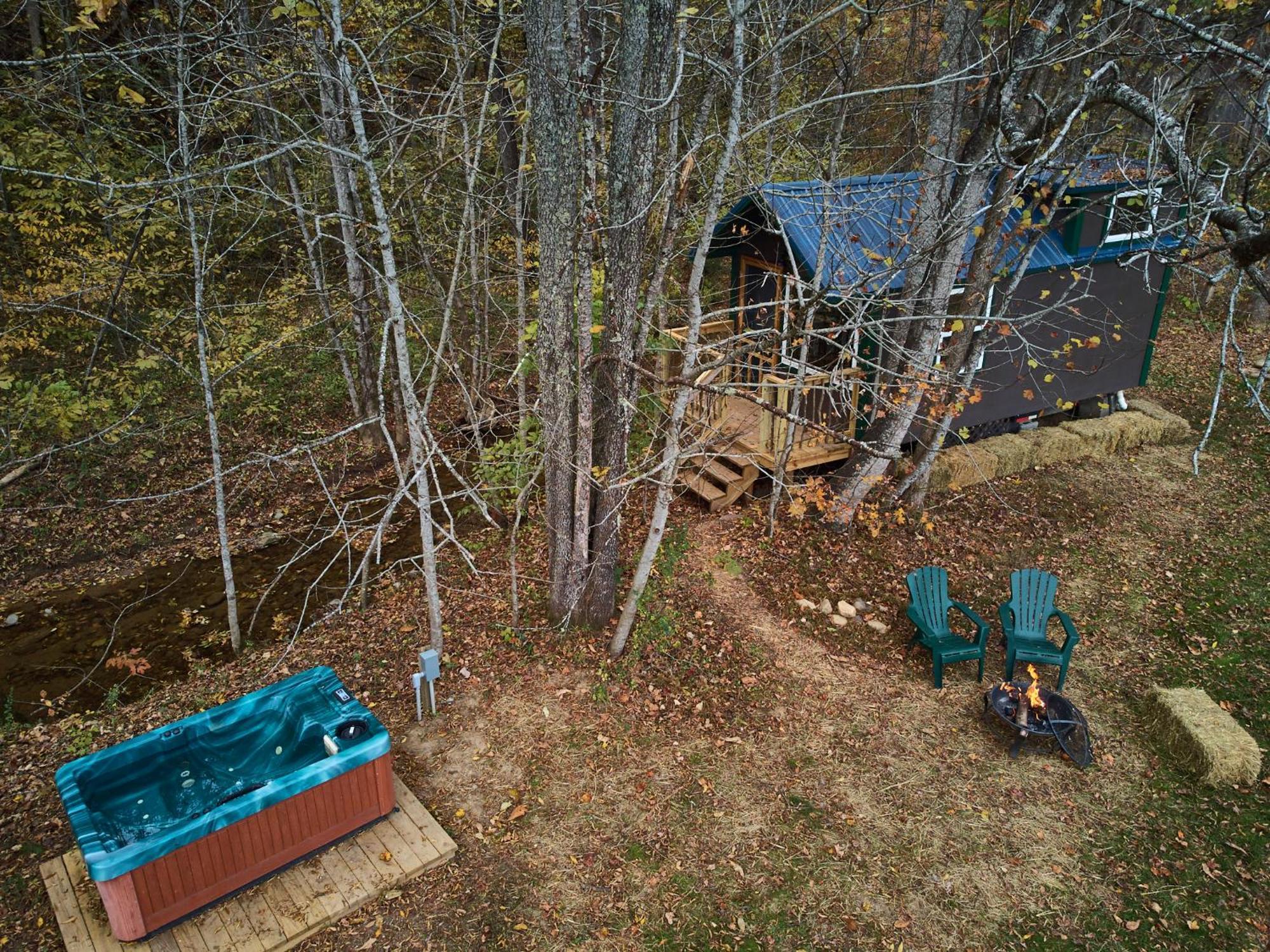 Creekwalk Inn Bed And Breakfast With Cabins Cosby Extérieur photo